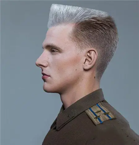 成熟大气男生发型图片复古背头两边铲短发