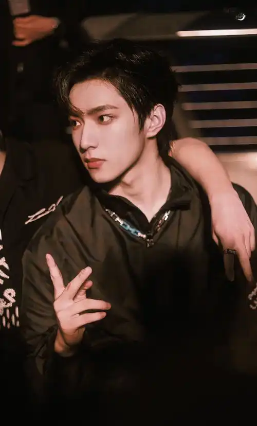 刘耀文镜头感##lv大秀##刘耀文路易威登品牌大使