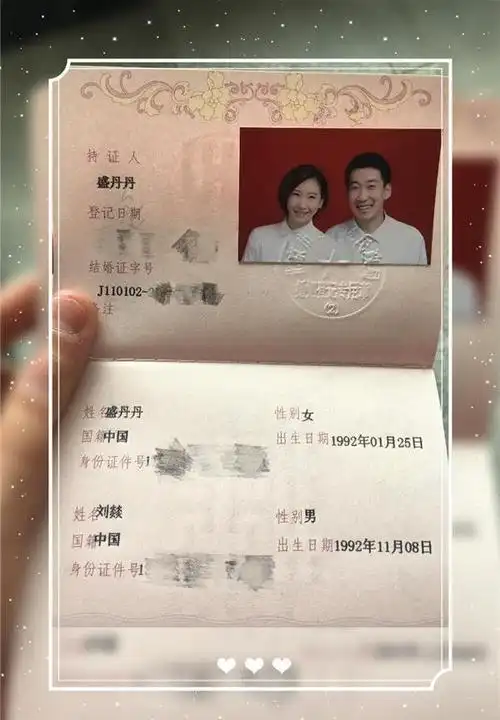 据悉,刘燚当初向盛丹丹求婚时,作为盛丹丹的闺蜜丁宁可是帮了很大的忙