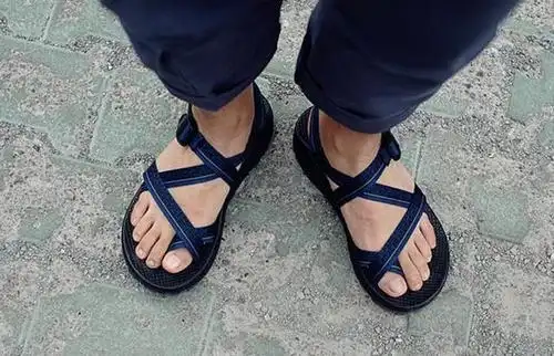 奇葩的潮牌凉鞋你知道几个,带你征服这个酷夏!