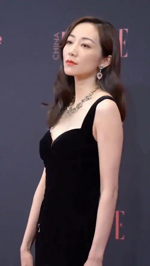 40岁的韩雪 参加活动这谁能顶得住啊 性感美女 完美身材 魅力女人