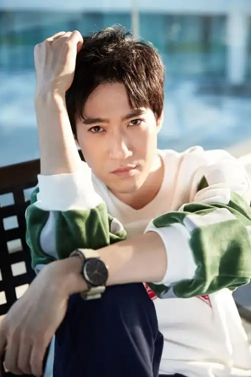 常远夏日写真曝光 帅气随性尽享午后时光