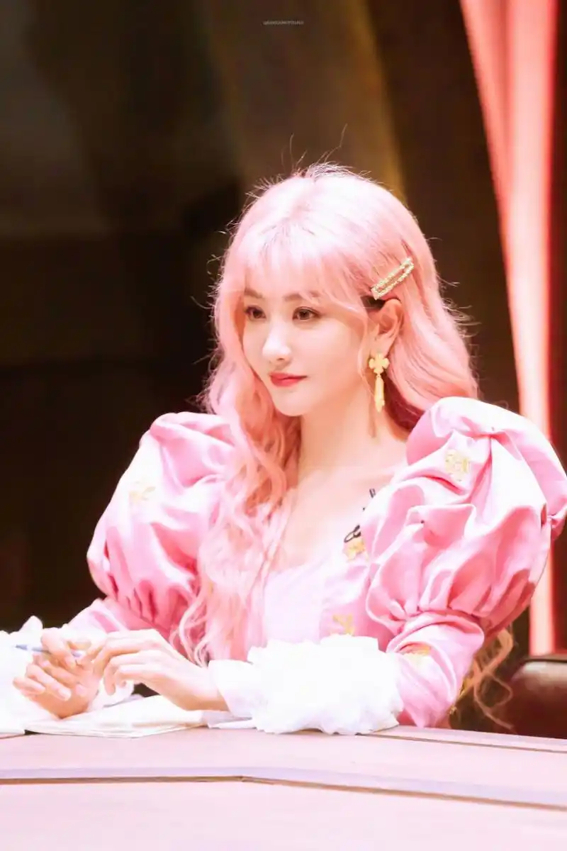 杨蓉粉发造型甜美可爱##杨蓉#娱乐八卦# ##明星八卦