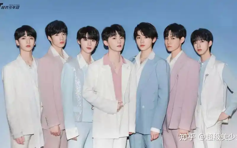 时代少年团舞台直拍神仙片段,宋亚轩私服跳舞随性,幺儿组表情迷人!