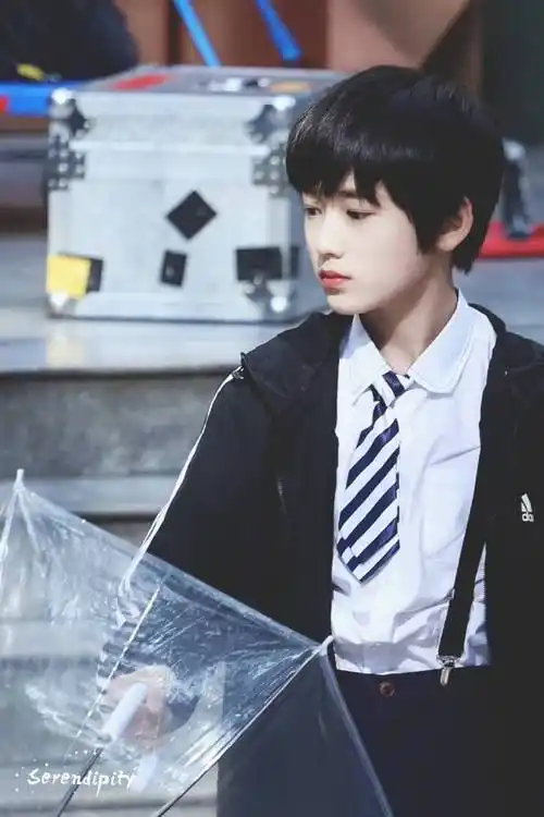 宋亚轩蓝白校服路透