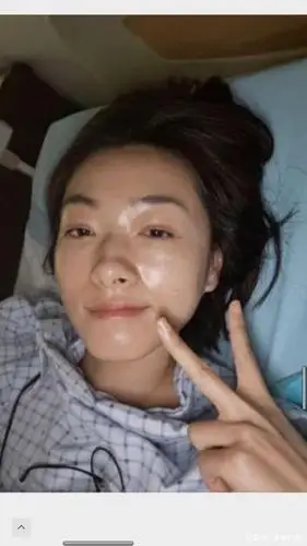 网瘾少女实锤!万茜工作室晒出万茜素颜照,油光满面,精神饱满