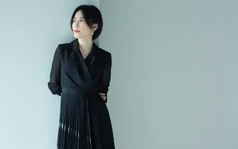 俞飞鸿优雅知性写真图片桌面壁纸