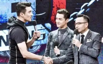 胡兵和胡歌一起合影,胡歌身高185都显矮了,他们都是黄金单身汉