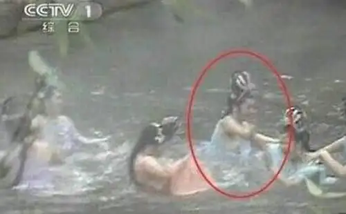 虽然86版《西游记》或多或少有着这样那样的穿帮镜头,但是在当时母鲻