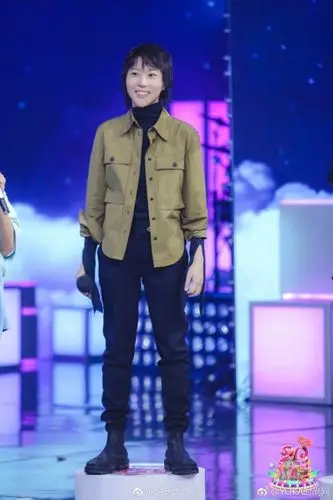 星造型# 最近周冬雨,马思纯,窦靖童的同框照被网友热传,相同身高的