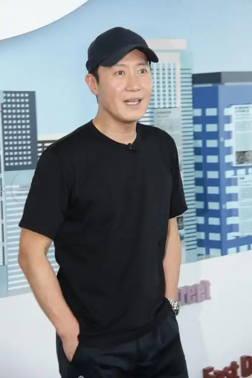 黎明近况曝光帅气颜值回春前妻乐基儿坐月子一个月没洗澡