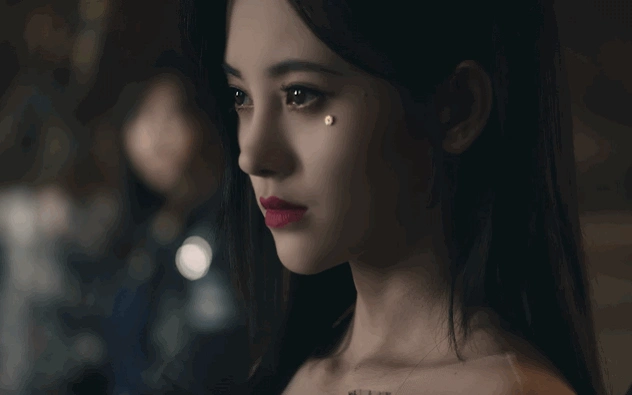 有一种"演技"叫鞠婧祎黑化,眼角泪痣材料特殊,高低眉太a了