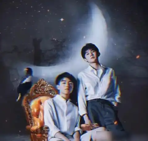 粉丝不断感慨"凯源"非常甜的,与此同时粉丝还发现王俊凯,王源除了穿