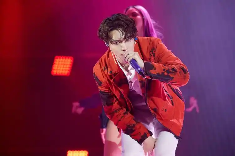 梅麻吕全集_刘强东章泽天夫妇撤资"作业盒子"