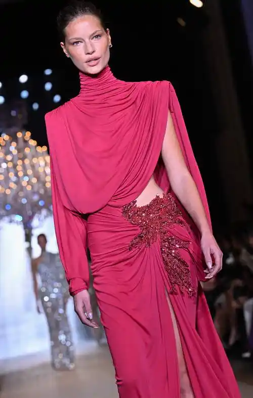 巴黎高级定制周——zuhair murad品牌时装秀_新华社_法国巴黎_欧新