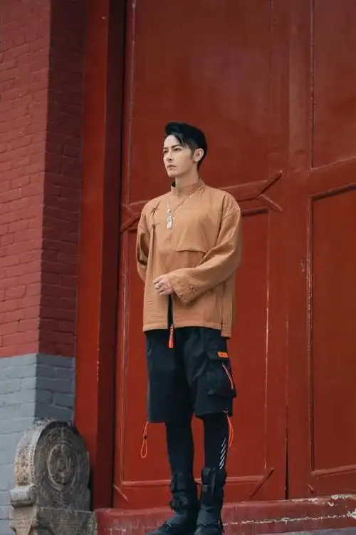 汪东城时尚大片型男范十足穿衣显瘦脱衣有肉状态保持很好