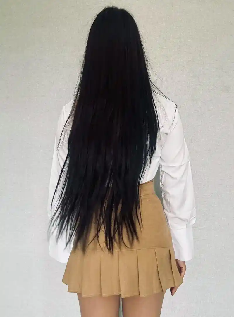 欺骗的同时能做到微笑吗 #背影杀 #不露脸系列 #长发及腰 - 抖音