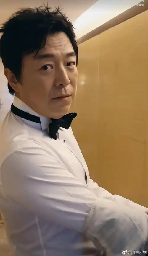 上半身vs下半身#黄渤真的好好笑啊,你以为演员是西装领结,高贵帅气