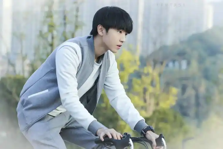 王俊凯# 161126《我们的少年时代》拍摄 高清9p