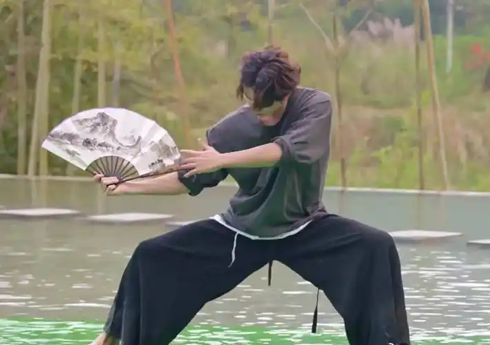 西北走出去的他能武会舞_肖宇梁_沙海_父亲