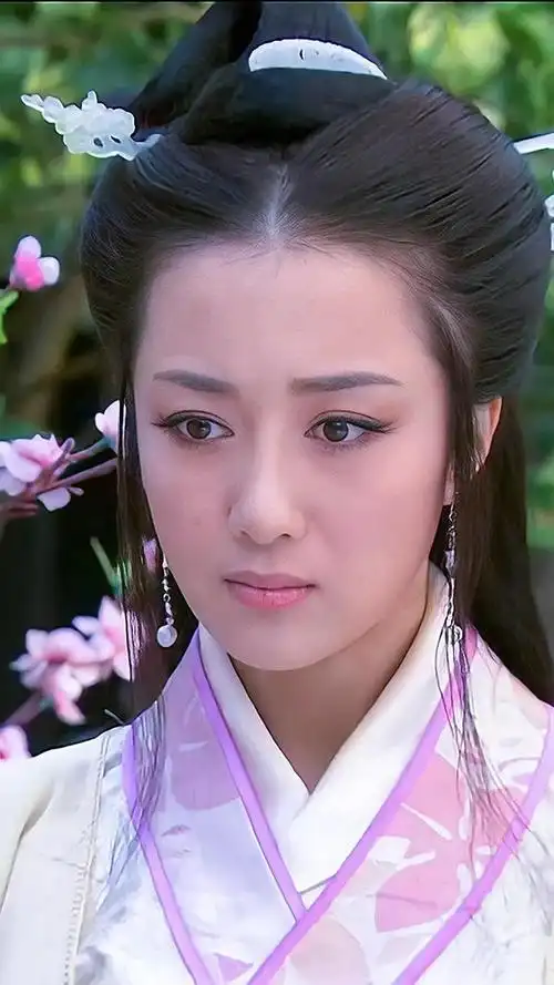 演员李依晓:从古装第一美人,到被狗咬毁容,如今靠演坏女人翻红