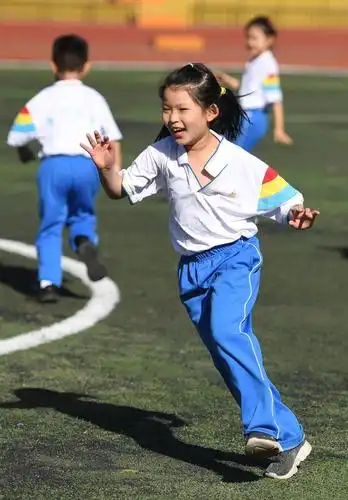 北京:小学一年级新生的趣味体育课(2)