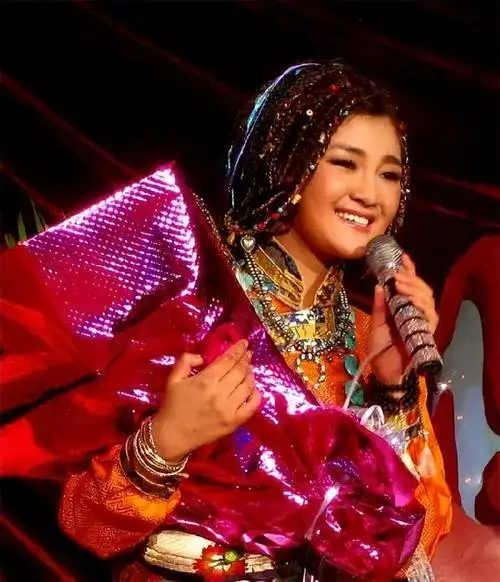 回顾降央卓玛我这辈子正确的决定就是为普通丈夫生了3个孩子