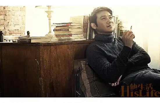 图文:陆毅时尚写真展熟男魅力-我爱抽烟