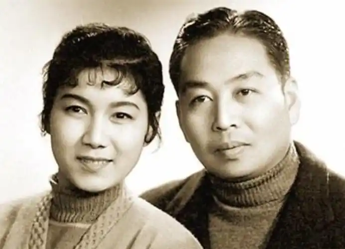 1966年,张少华带人打残新凤霞,她为什么如此歹毒?