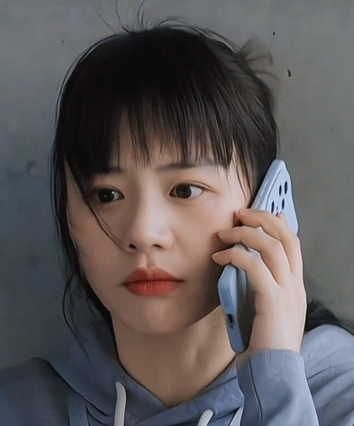 我发现马思纯是个很神奇的人,不管她年龄多大,身上总有青春的疼痛感