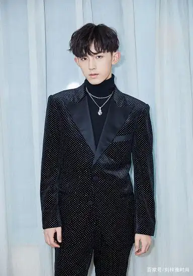 90后新生代男演员郭俊辰的穿搭,郭俊辰风格百变,男生的衣橱必备
