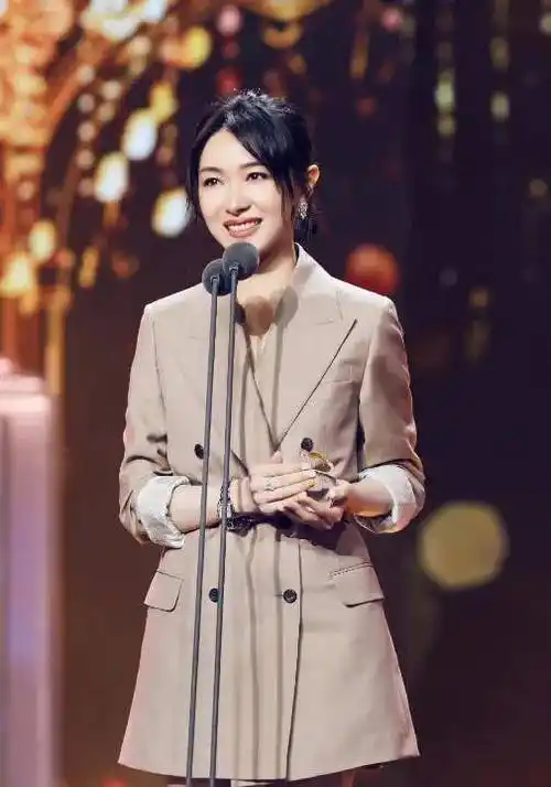 万茜:专心演戏,35岁大龄生女,嫁摄影师丈夫终获幸福_胡歌_观众_音乐