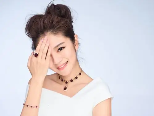 珠宝文案·美誉文18——xx珠宝知识课堂:怎样根据脸型选择珠宝首饰