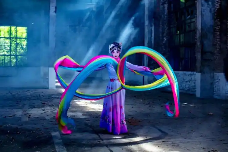 风雨彩虹铿锵玫瑰