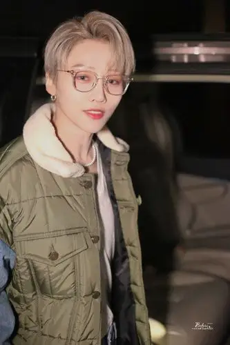 刘雨昕拍摄下班 是眼镜熏!