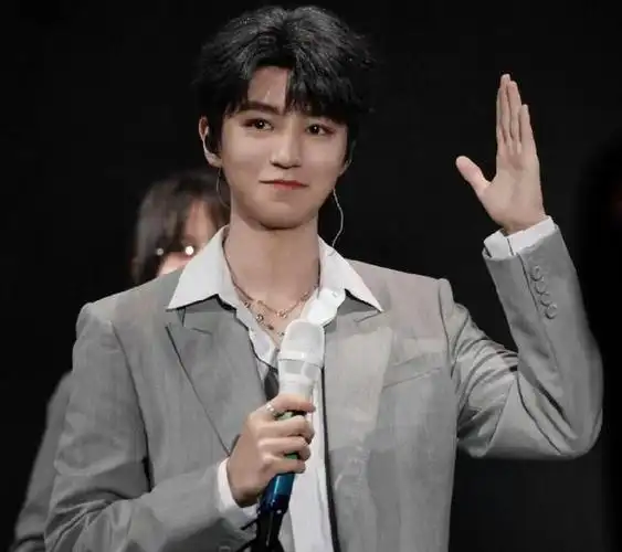 被"双j"接连邀请,24岁的王俊凯,终于证明自己的"江湖地位"