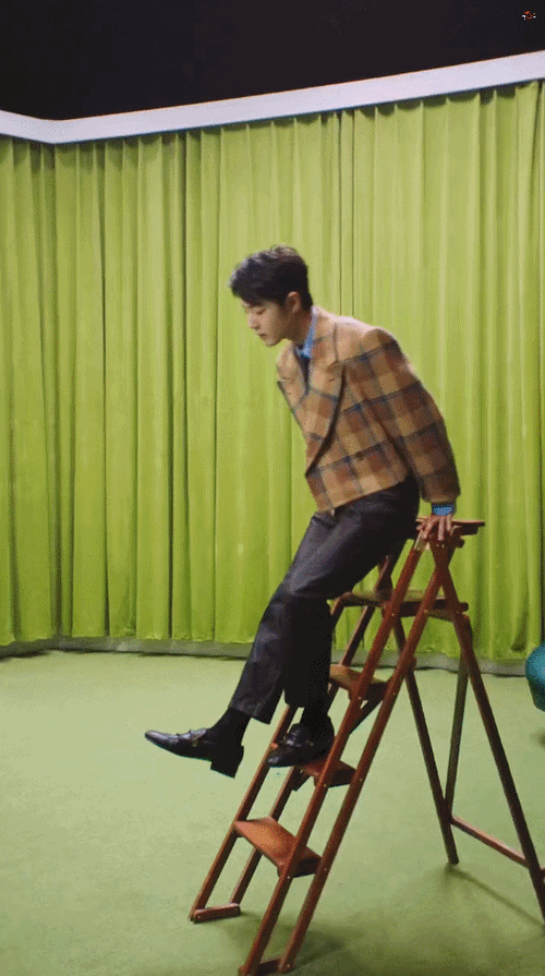 肖战藏海传#    "这世间车水马龙,那我们就好好的,手牵手地走下去吧"