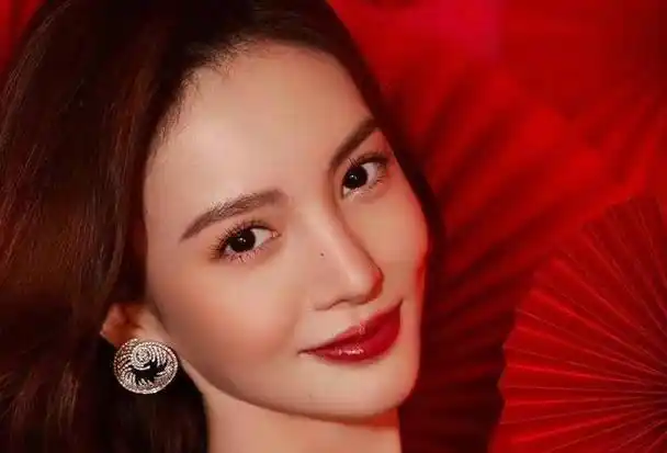 你认为最美瓜子脸女明星是谁呢?有人说到了杨幂,也有人说到了杨颖.