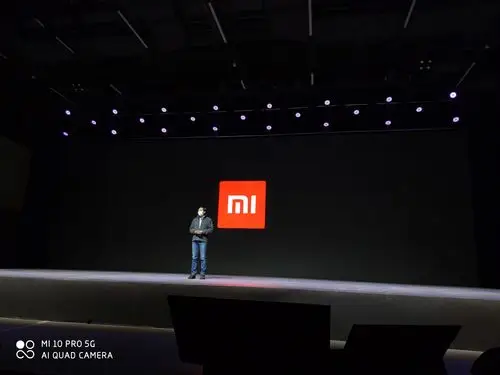 没有观众互动的小米10发布会抢先看 雷军戴口罩彩排