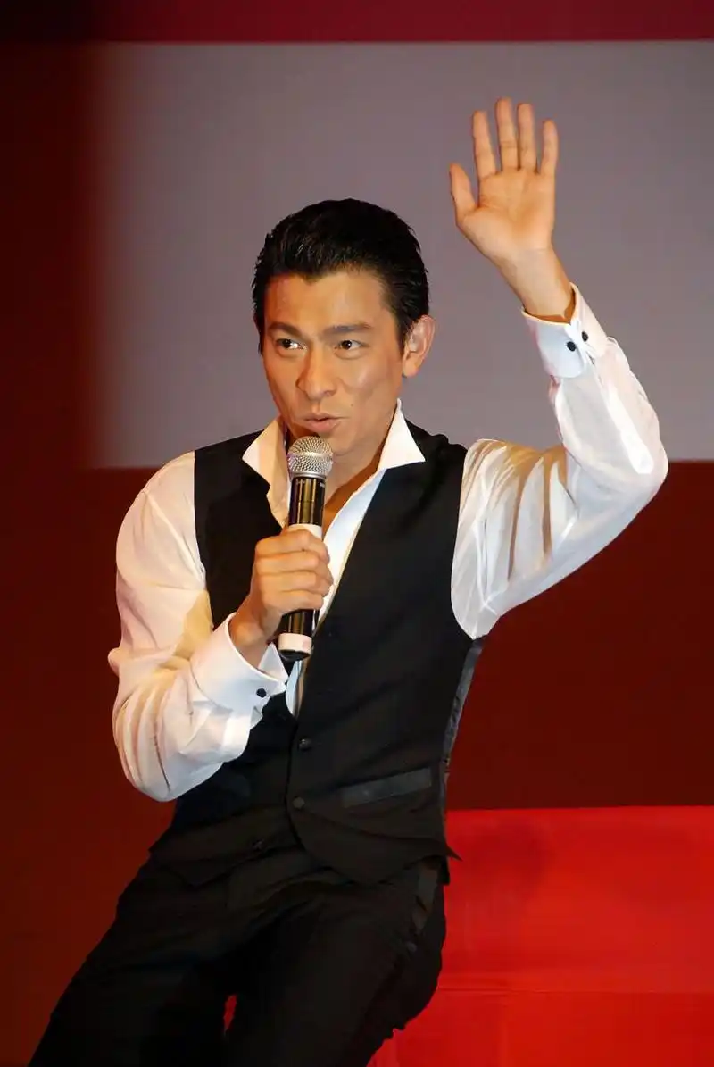 为何刘德华身高一般,但是电视上感觉好高?