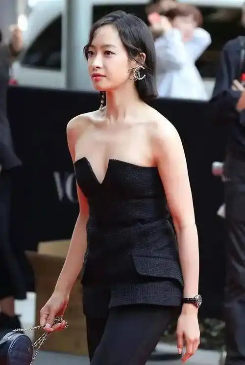 宋茜惊艳时尚写真_长裙_一身_身材