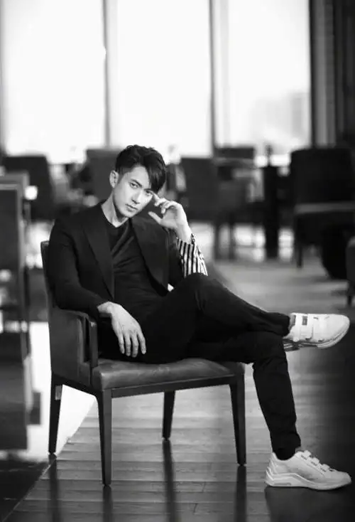 吴尊魅力型男帅气西装活动照高清图片