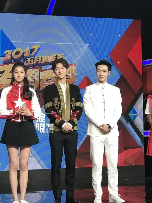 跑男赞学霸,吻戏拒替身,同款被挖!鹿晗关晓彤的恋爱轨迹(6)