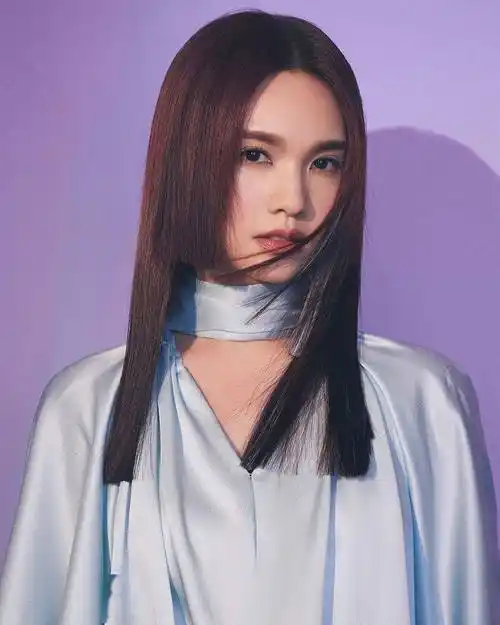 杨丞琳亮相本周《闪光的乐队》 挑染公主切造型带来《天堂》舞台_写真