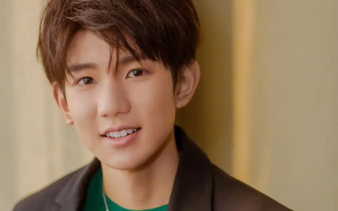 王源西装帅气写真高清图片桌面壁纸