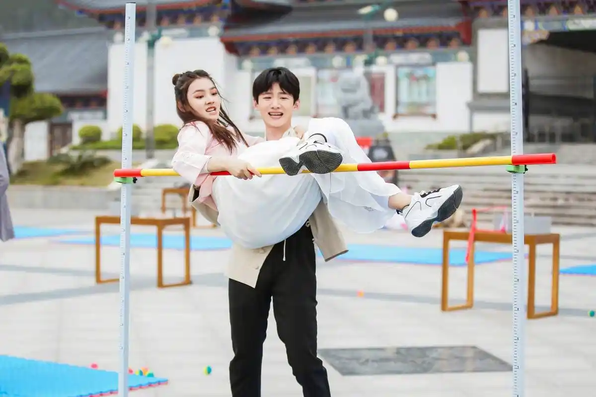 郑合惠子发文向白敬亭告白小白对林允的态度就揭晓了答案