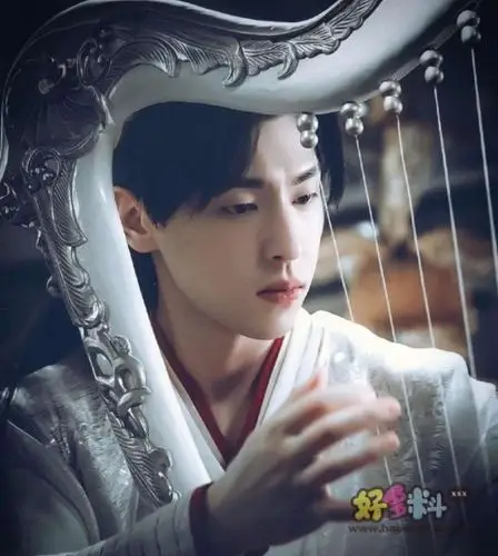 邓伦吊威亚下面凸起作为成年人的邓伦有反应很正常