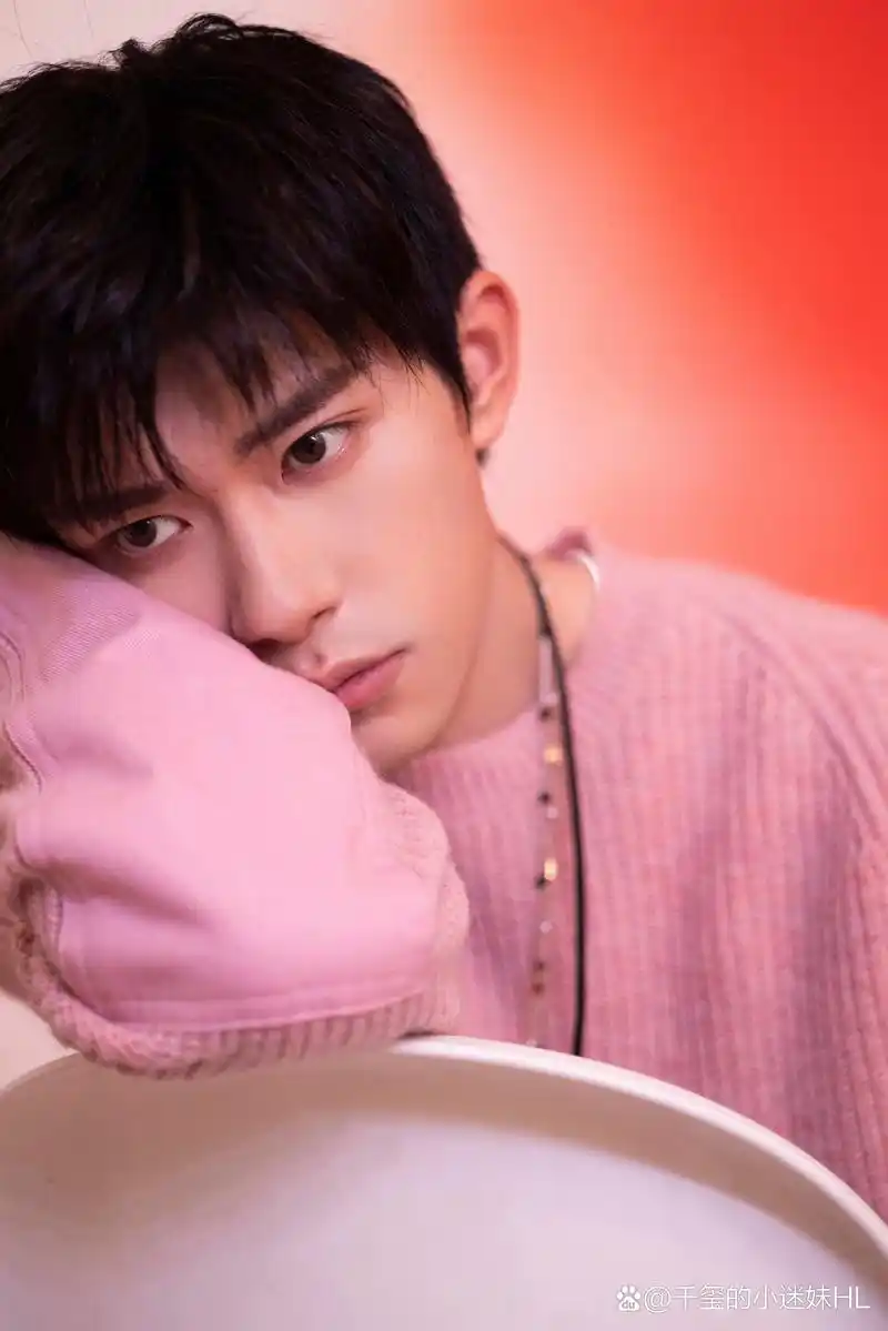 22岁辛苦啦,希望轻松熊永远不倒立,易烊千玺永远开心,23岁的易烊千玺