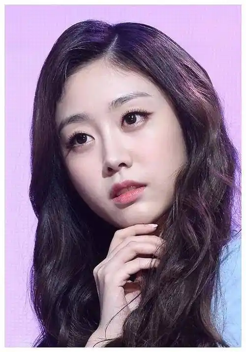 韩国女明星转行当女主播新道路探索中挑战自我走向辉煌