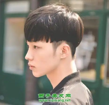 男生时尚蘑菇头短发发型图片 示范蘑菇头短发如何扎迷人